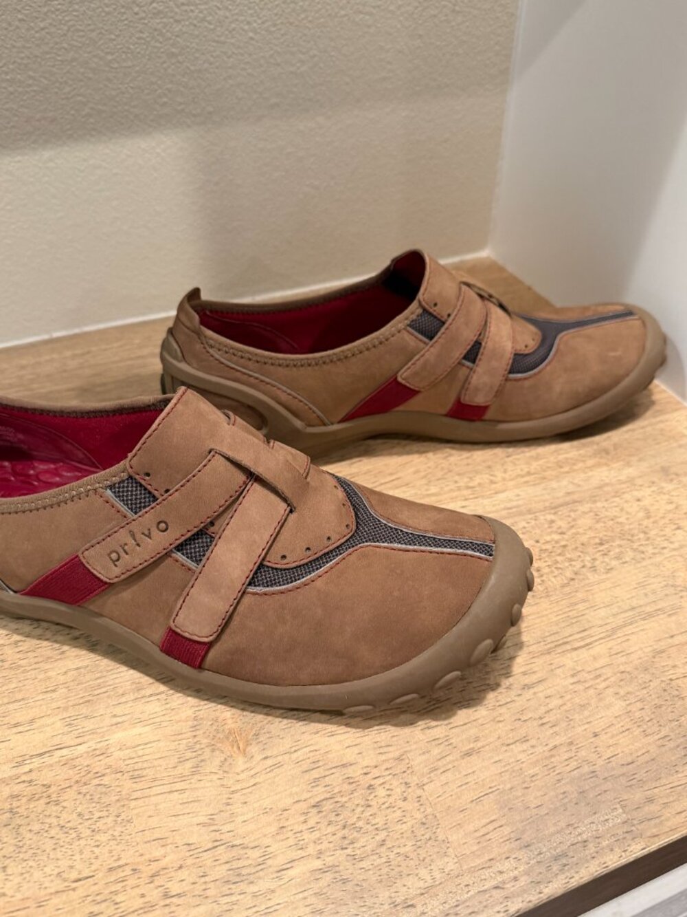 Privo by Clarks Tan Red Leather Comfort Walking Slip On Sneakers Shoes Size 9.5 - Picture 6 of 7